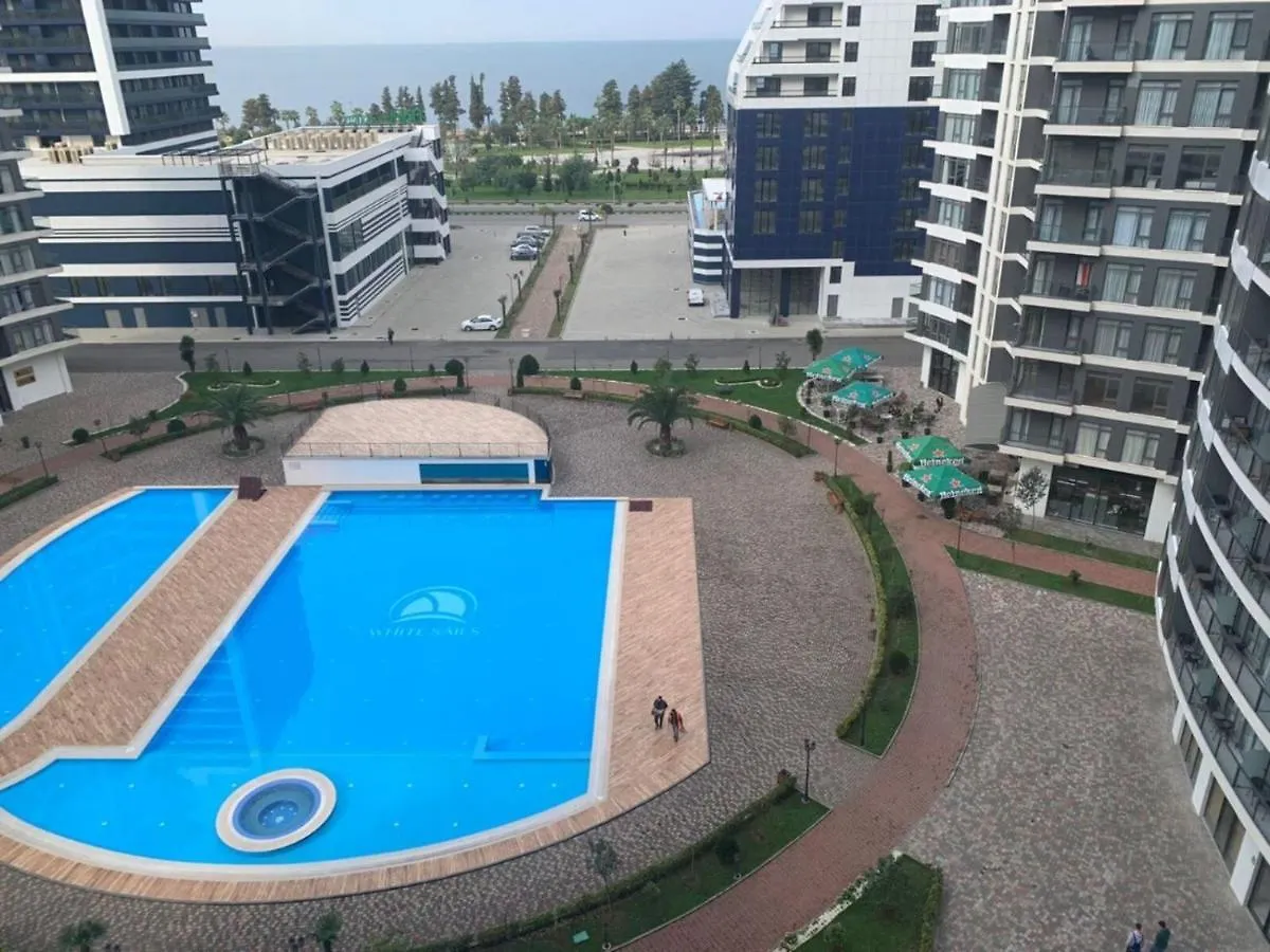 Cozy Studio Swimming Pool And Jacuzzi バトゥーミ